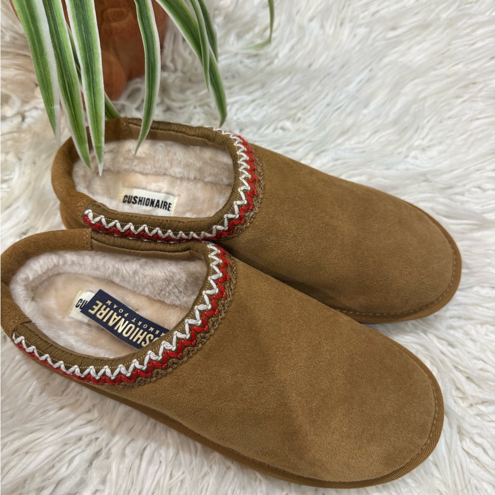 New🌿Cushionaire Women's Tan Slippers - Picture 6 of 7
